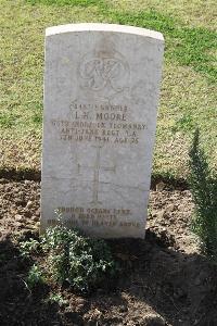 Ismailia War Memorial Cemetery - Moore, Louis Hampshire